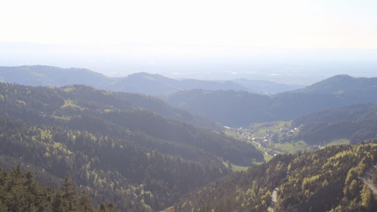 Dieses Bild zeigt eine Webcam-Aufnahme vom Achertal, aufgenommen am Donnerstag, den 23.04.2026 um 18:40 Uhr. Die Temperatur betrug 13.1°C.