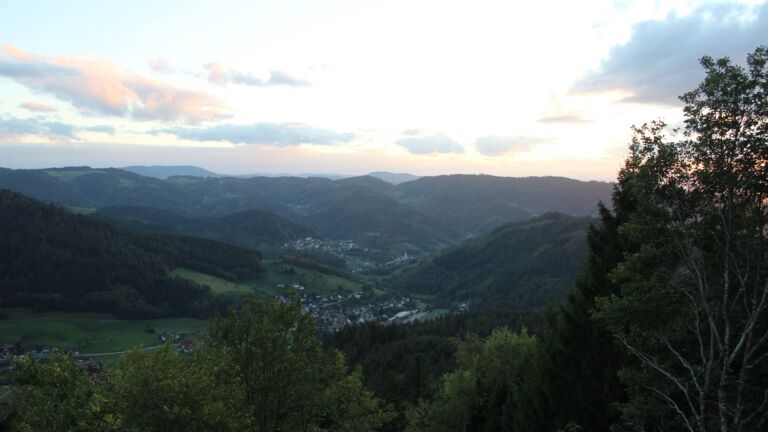 Dieses Bild zeigt eine Webcam-Aufnahme vom Achertal, aufgenommen am Samstag, den 10.10.2026 um 18:40 Uhr. Die Temperatur betrug 9°C.