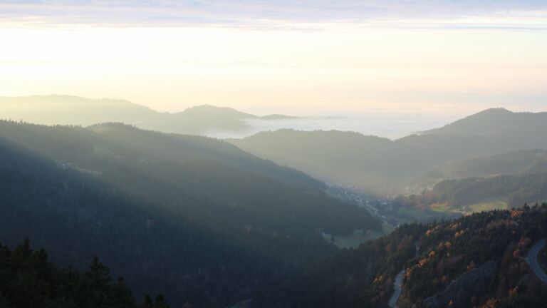 Dieses Bild zeigt eine Webcam-Aufnahme vom Achertal, aufgenommen am Samstag, den 08.11.2025 um 16:30 Uhr. Die Temperatur betrug 9°C.