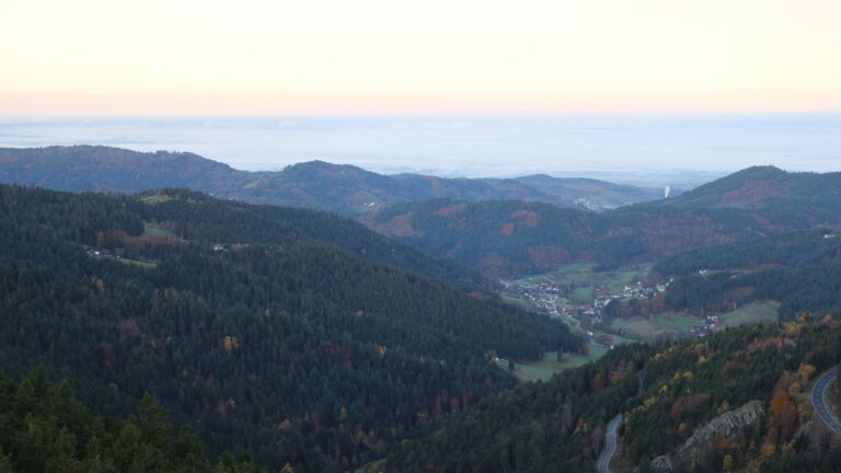 Dieses Bild zeigt eine Webcam-Aufnahme vom Achertal, aufgenommen am Freitag, den 31.10.2025 um 07:20 Uhr. Die Temperatur betrug 8.2°C.