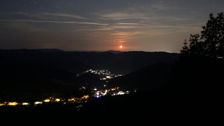 Dieses Bild zeigt eine Webcam-Aufnahme vom Achertal, aufgenommen am Sonntag, den 28.06.2026 um 03:20 Uhr. Die Temperatur betrug 28.4°C.