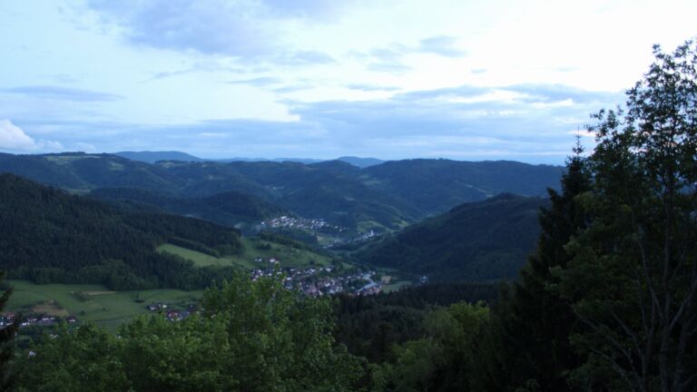 Dieses Bild zeigt eine Webcam-Aufnahme vom Achertal, aufgenommen am Donnerstag, den 14.05.2026 um 21:20 Uhr. Die Temperatur betrug 4.6°C.