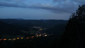 Dieses Bild zeigt eine Webcam-Aufnahme vom Achertal, aufgenommen am Mittwoch, den 17.06.2026 um 04:20 Uhr. Die Temperatur betrug 17.2°C.
