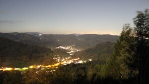Dieses Bild zeigt eine Webcam-Aufnahme vom Achertal, aufgenommen am Donnerstag, den 29.10.2026 um 21:30 Uhr. Die Temperatur betrug 6°C.