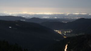 Dieses Bild zeigt eine Webcam-Aufnahme vom Achertal, aufgenommen am Donnerstag, den 05.03.2026 um 05:00 Uhr. Die Temperatur betrug 4.9°C.