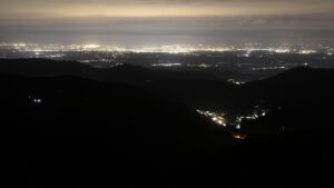 Dieses Bild zeigt eine Webcam-Aufnahme vom Achertal, aufgenommen am Montag, den 04.05.2026 um 22:40 Uhr. Die Temperatur betrug 10.8°C.