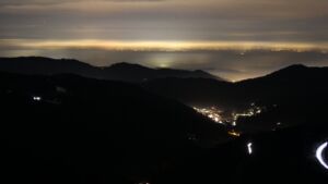 Dieses Bild zeigt eine Webcam-Aufnahme vom Achertal, aufgenommen am Freitag, den 23.01.2026 um 20:00 Uhr. Die Temperatur betrug 3.8°C.