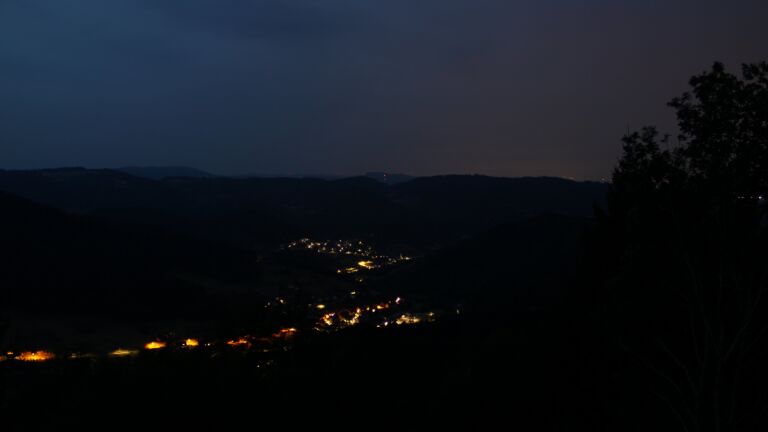 Dieses Bild zeigt eine Webcam-Aufnahme vom Achertal, aufgenommen am Sonntag, den 16.08.2026 um 05:30 Uhr. Die Temperatur betrug 23.2°C.