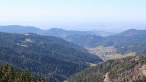 Dieses Bild zeigt eine Webcam-Aufnahme vom Achertal, aufgenommen am Donnerstag, den 26.02.2026 um 13:30 Uhr. Die Temperatur betrug 12.4°C.