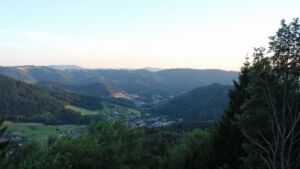 Dieses Bild zeigt eine Webcam-Aufnahme vom Achertal, aufgenommen am Freitag, den 10.07.2026 um 21:00 Uhr. Die Temperatur betrug 25.2°C.
