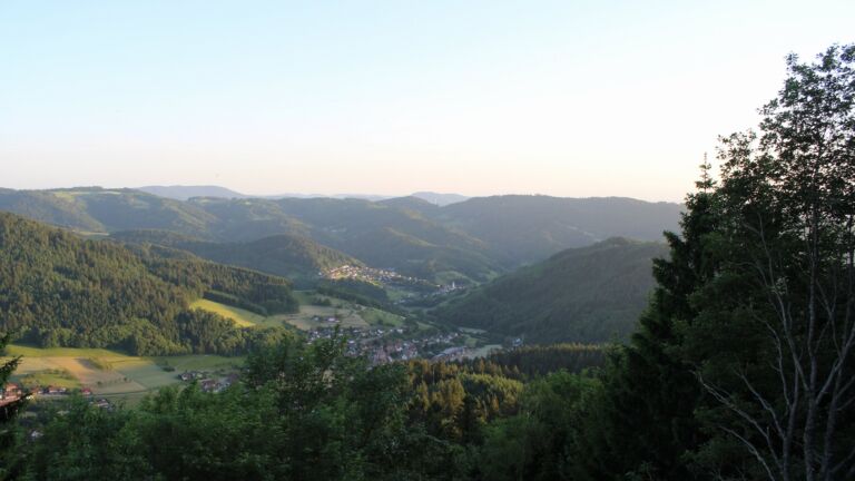Dieses Bild zeigt eine Webcam-Aufnahme vom Achertal, aufgenommen am Donnerstag, den 28.05.2026 um 20:40 Uhr. Die Temperatur betrug 21.2°C.