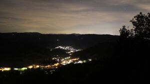 Dieses Bild zeigt eine Webcam-Aufnahme vom Achertal, aufgenommen am Samstag, den 12.09.2026 um 21:30 Uhr. Die Temperatur betrug 17.9°C.