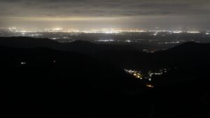 Dieses Bild zeigt eine Webcam-Aufnahme vom Achertal, aufgenommen am Montag, den 06.04.2026 um 04:30 Uhr. Die Temperatur betrug 4.2°C.