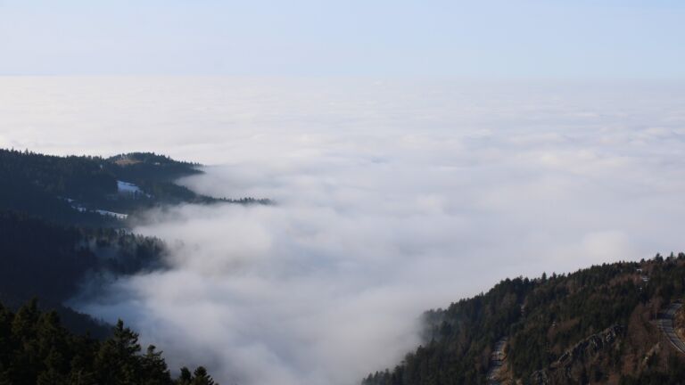 Dieses Bild zeigt eine Webcam-Aufnahme vom Achertal, aufgenommen am Sonntag, den 18.01.2026 um 13:50 Uhr. Die Temperatur betrug 5.8°C.