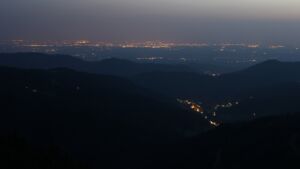 Dieses Bild zeigt eine Webcam-Aufnahme vom Achertal, aufgenommen am Freitag, den 13.06.2025 um 22:40 Uhr. Die Temperatur betrug 21°C.