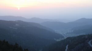 Dieses Bild zeigt eine Webcam-Aufnahme vom Achertal, aufgenommen am Montag, den 09.03.2026 um 18:20 Uhr. Die Temperatur betrug 9.6°C.