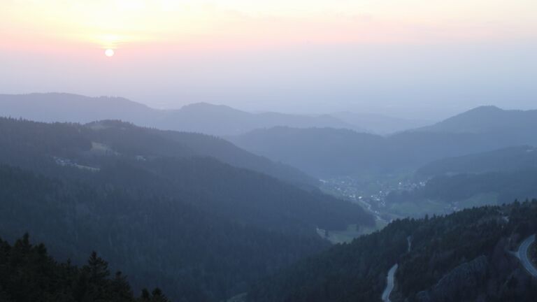 Dieses Bild zeigt eine Webcam-Aufnahme vom Achertal, aufgenommen am Montag, den 09.03.2026 um 18:20 Uhr. Die Temperatur betrug 9.6°C.