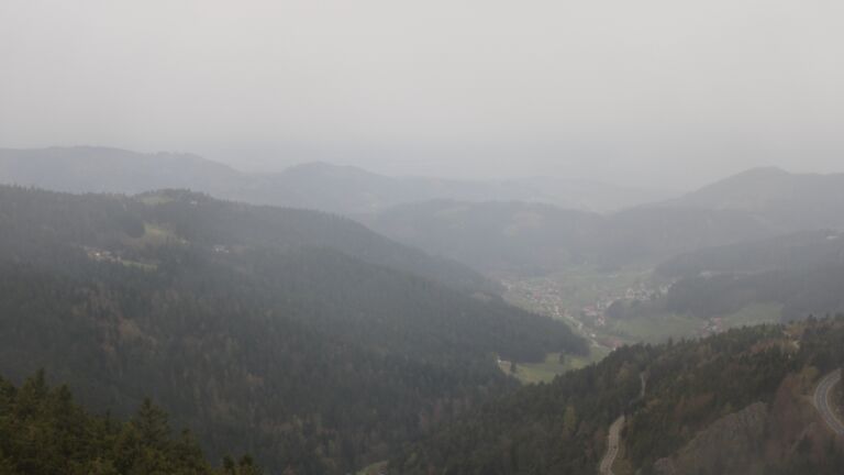 Dieses Bild zeigt eine Webcam-Aufnahme vom Achertal, aufgenommen am Samstag, den 11.04.2026 um 18:40 Uhr. Die Temperatur betrug 12.1°C.