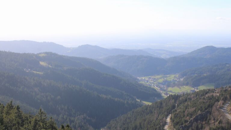 Dieses Bild zeigt eine Webcam-Aufnahme vom Achertal, aufgenommen am Donnerstag, den 12.03.2026 um 16:00 Uhr. Die Temperatur betrug 7.4°C.