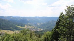 Dieses Bild zeigt eine Webcam-Aufnahme vom Achertal, aufgenommen am Mittwoch, den 05.08.2026 um 15:50 Uhr. Die Temperatur betrug 30.6°C.