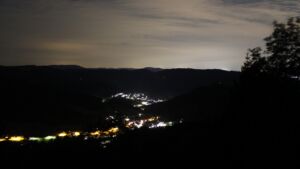 Dieses Bild zeigt eine Webcam-Aufnahme vom Achertal, aufgenommen am Donnerstag, den 23.07.2026 um 02:30 Uhr. Die Temperatur betrug 13.8°C.