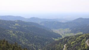 Dieses Bild zeigt eine Webcam-Aufnahme vom Achertal, aufgenommen am Montag, den 27.04.2026 um 16:30 Uhr. Die Temperatur betrug 15.6°C.