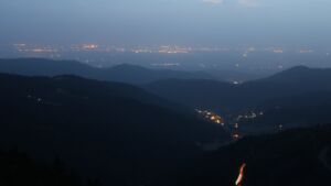 Dieses Bild zeigt eine Webcam-Aufnahme vom Achertal, aufgenommen am Mittwoch, den 02.07.2025 um 22:30 Uhr. Die Temperatur betrug 21.5°C.