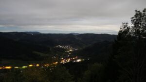 Dieses Bild zeigt eine Webcam-Aufnahme vom Achertal, aufgenommen am Dienstag, den 27.10.2026 um 03:30 Uhr. Die Temperatur betrug 9.6°C.