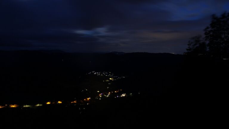 Dieses Bild zeigt eine Webcam-Aufnahme vom Achertal, aufgenommen am Mittwoch, den 03.06.2026 um 04:10 Uhr. Die Temperatur betrug 9.7°C.