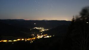 Dieses Bild zeigt eine Webcam-Aufnahme vom Achertal, aufgenommen am Freitag, den 10.07.2026 um 03:50 Uhr. Die Temperatur betrug 18.6°C.