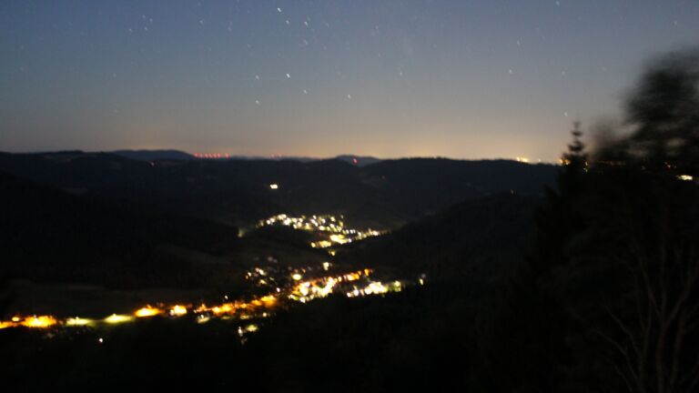 Dieses Bild zeigt eine Webcam-Aufnahme vom Achertal, aufgenommen am Freitag, den 10.07.2026 um 03:50 Uhr. Die Temperatur betrug 18.6°C.