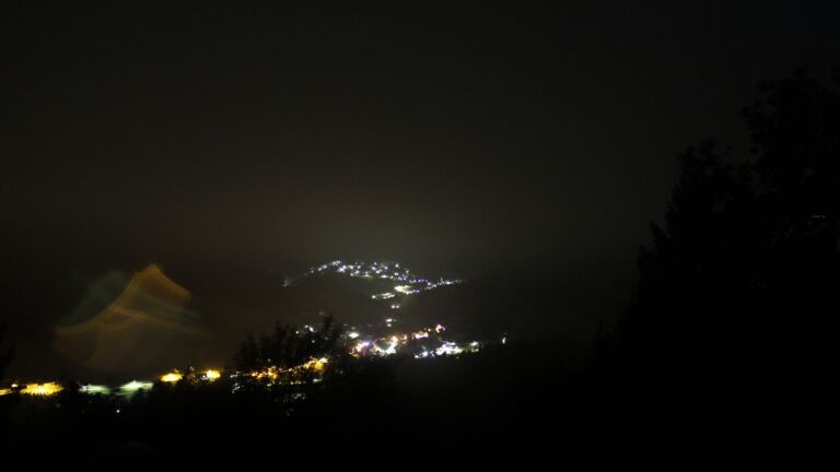 Dieses Bild zeigt eine Webcam-Aufnahme vom Achertal, aufgenommen am Samstag, den 22.08.2026 um 01:00 Uhr. Die Temperatur betrug 11.4°C.