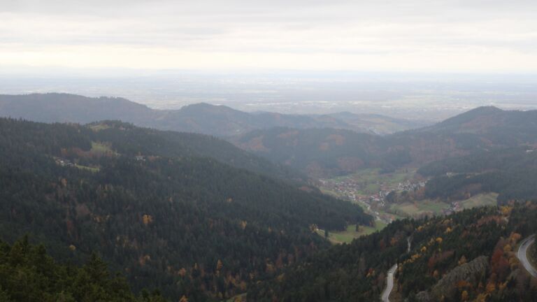 Dieses Bild zeigt eine Webcam-Aufnahme vom Achertal, aufgenommen am Samstag, den 01.11.2025 um 15:30 Uhr. Die Temperatur betrug 11.4°C.