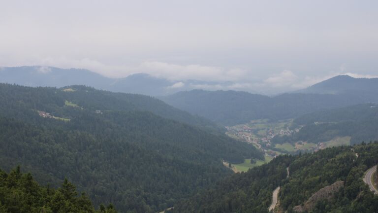 Dieses Bild zeigt eine Webcam-Aufnahme vom Achertal, aufgenommen am Mittwoch, den 20.08.2025 um 11:10 Uhr. Die Temperatur betrug 18.3°C.