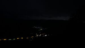 Dieses Bild zeigt eine Webcam-Aufnahme vom Achertal, aufgenommen am Dienstag, den 09.06.2026 um 03:50 Uhr. Die Temperatur betrug 13.4°C.