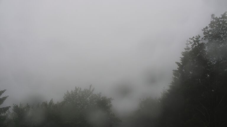 Dieses Bild zeigt eine Webcam-Aufnahme vom Achertal, aufgenommen am Freitag, den 12.06.2026 um 18:20 Uhr. Die Temperatur betrug 12.5°C.