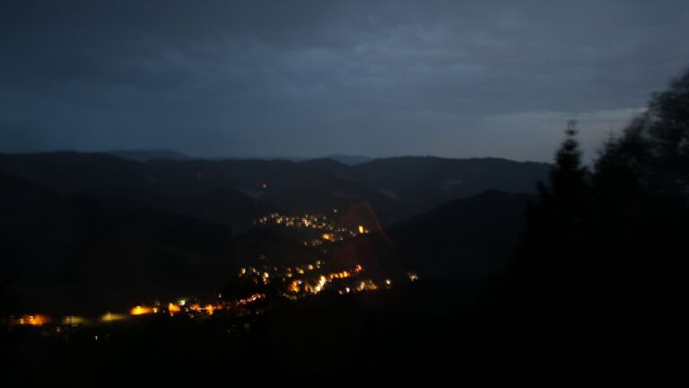 Dieses Bild zeigt eine Webcam-Aufnahme vom Achertal, aufgenommen am Freitag, den 31.07.2026 um 21:50 Uhr. Die Temperatur betrug 16.9°C.