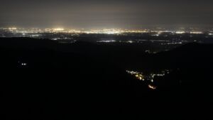 Dieses Bild zeigt eine Webcam-Aufnahme vom Achertal, aufgenommen am Freitag, den 17.04.2026 um 04:50 Uhr. Die Temperatur betrug 9.7°C.