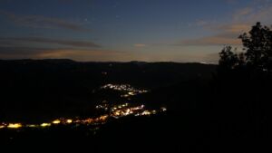 Dieses Bild zeigt eine Webcam-Aufnahme vom Achertal, aufgenommen am Sonntag, den 30.08.2026 um 21:30 Uhr. Die Temperatur betrug 20°C.