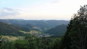 Dieses Bild zeigt eine Webcam-Aufnahme vom Achertal, aufgenommen am Montag, den 01.06.2026 um 21:00 Uhr. Die Temperatur betrug 18.2°C.