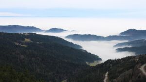 Dieses Bild zeigt eine Webcam-Aufnahme vom Achertal, aufgenommen am Dienstag, den 16.12.2025 um 12:10 Uhr. Die Temperatur betrug 10.8°C.