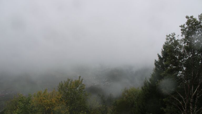 Dieses Bild zeigt eine Webcam-Aufnahme vom Achertal, aufgenommen am Mittwoch, den 21.10.2026 um 12:00 Uhr. Die Temperatur betrug 7°C.