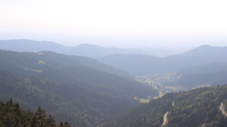 Dieses Bild zeigt eine Webcam-Aufnahme vom Achertal, aufgenommen am Mittwoch, den 09.07.2025 um 19:10 Uhr. Die Temperatur betrug 13°C.