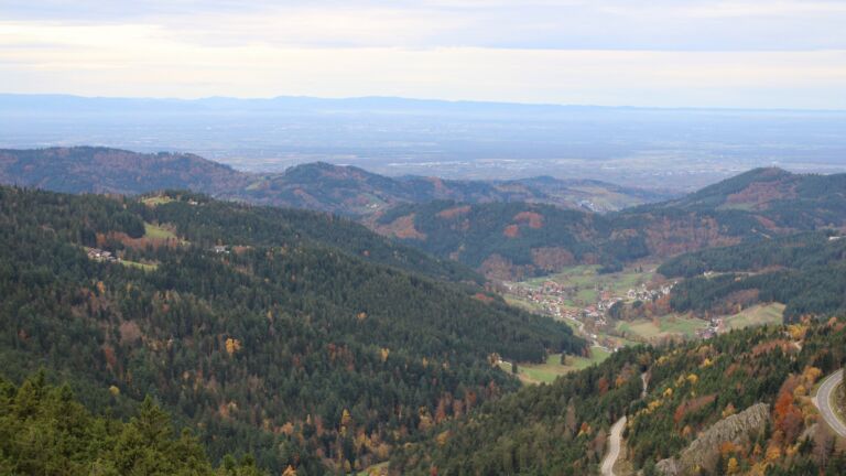 Dieses Bild zeigt eine Webcam-Aufnahme vom Achertal, aufgenommen am Samstag, den 01.11.2025 um 09:30 Uhr. Die Temperatur betrug 13.2°C.