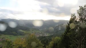 Dieses Bild zeigt eine Webcam-Aufnahme vom Achertal, aufgenommen am Sonntag, den 25.10.2026 um 15:50 Uhr. Die Temperatur betrug 7.4°C.