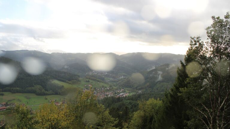 Dieses Bild zeigt eine Webcam-Aufnahme vom Achertal, aufgenommen am Sonntag, den 25.10.2026 um 15:50 Uhr. Die Temperatur betrug 7.4°C.
