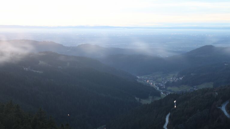 Dieses Bild zeigt eine Webcam-Aufnahme vom Achertal, aufgenommen am Samstag, den 29.11.2025 um 17:00 Uhr. Die Temperatur betrug 5.4°C.