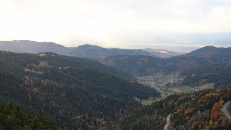 Dieses Bild zeigt eine Webcam-Aufnahme vom Achertal, aufgenommen am Freitag, den 24.10.2025 um 17:00 Uhr. Die Temperatur betrug 2.9°C.