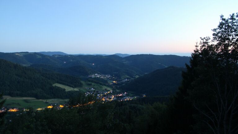 Dieses Bild zeigt eine Webcam-Aufnahme vom Achertal, aufgenommen am Freitag, den 03.07.2026 um 22:20 Uhr. Die Temperatur betrug 18.2°C.