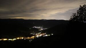 Dieses Bild zeigt eine Webcam-Aufnahme vom Achertal, aufgenommen am Samstag, den 06.06.2026 um 23:40 Uhr. Die Temperatur betrug 13.8°C.